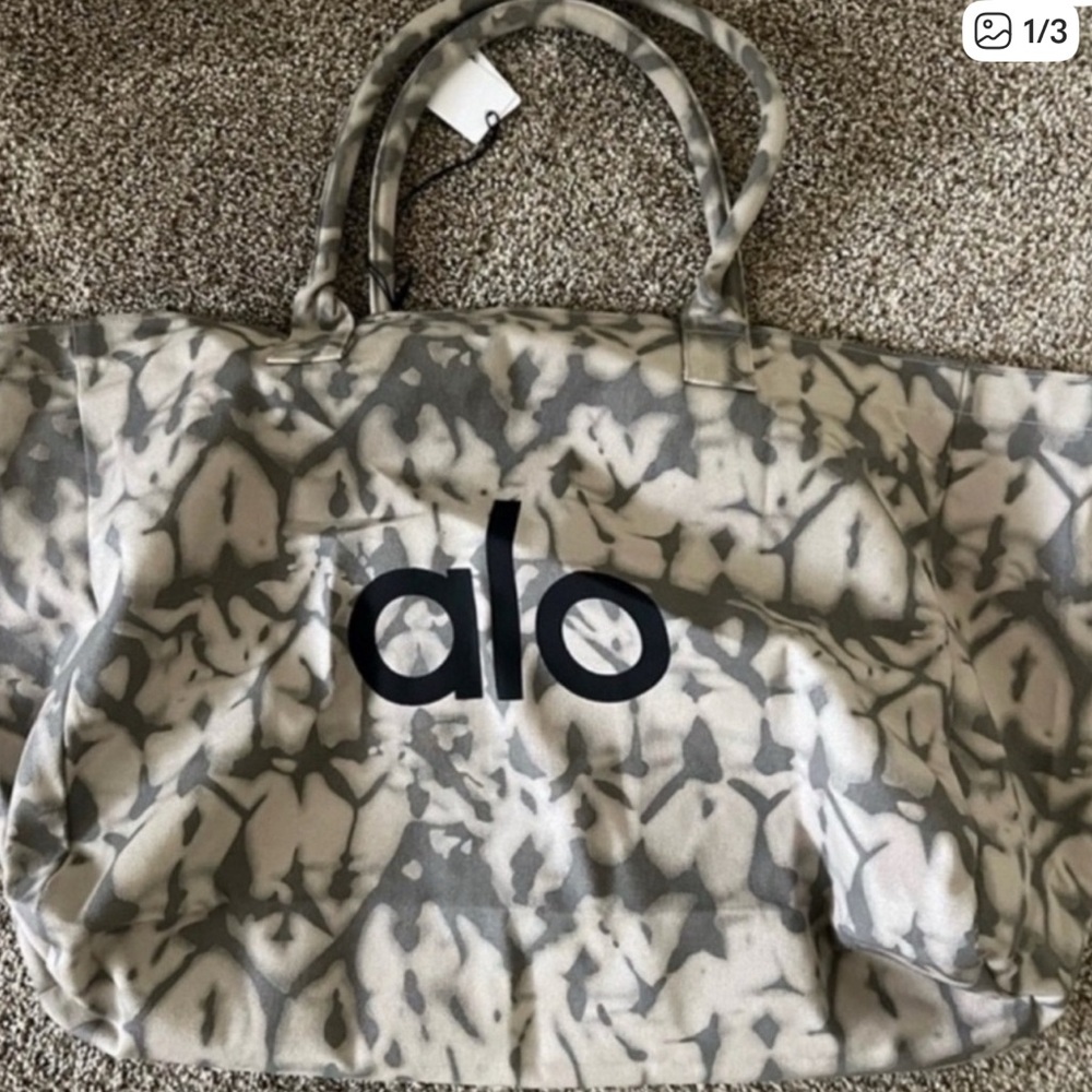 ALO Yoga Gray and White Tote Bag